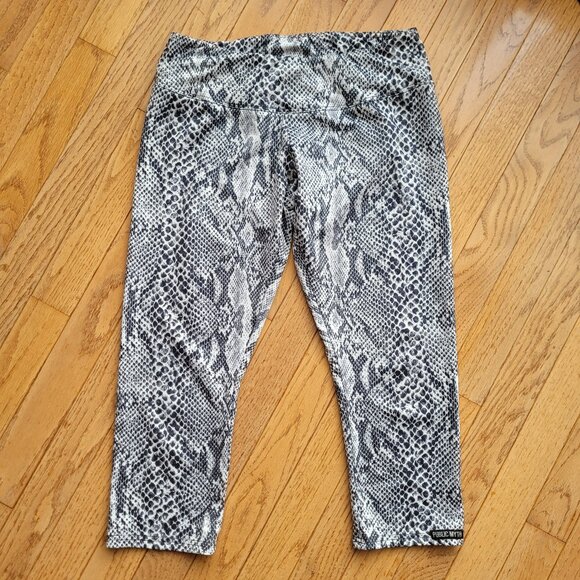 Public Myth Capri Jegging Snake Print Workout Pant M - Picture 1 of 9